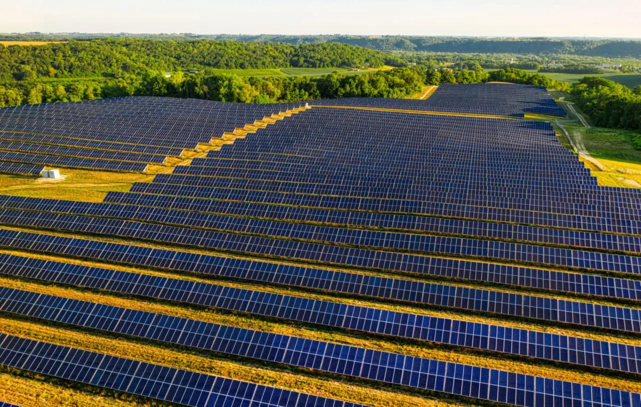 Centrale photovoltaïque au sol, photo d'illustration